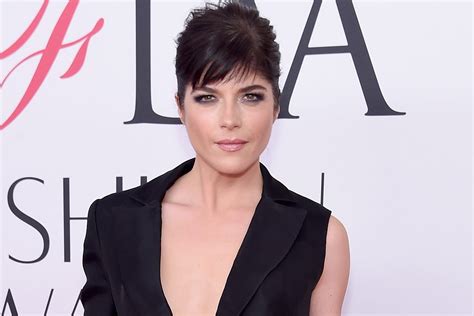 Selma Blair Apologises For Plane Incident Im Filled With Shame