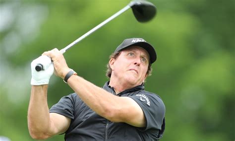 Though overshadowed by tiger woods, phil has consistently been in the top 5 of all golfers worldwide. Phil Mickelson mete dos drives en la bolsa y la ...