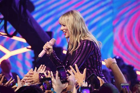 Taylor Swift Performs At Amazon Prime Day Concert 2019 Ritzystar