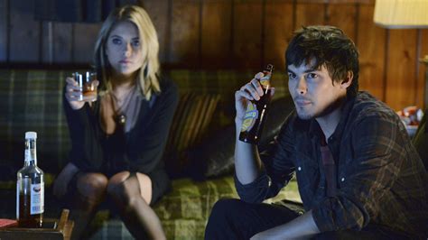 It continued the group's popularity on the us billboard hot 100, peaking at number 13. Pretty Little Liars: Ashley Benson e Tyler Blackburn nell ...