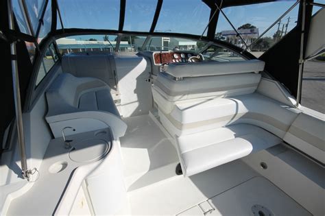 Pleasing lines and styling that at least remind you of smaller and sportier boats. FORMULA 31 PC 1999 for sale for $4,150 - Boats-from-USA.com