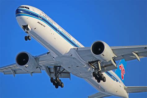 B 2048 China Southern Airlines Boeing 777 300er