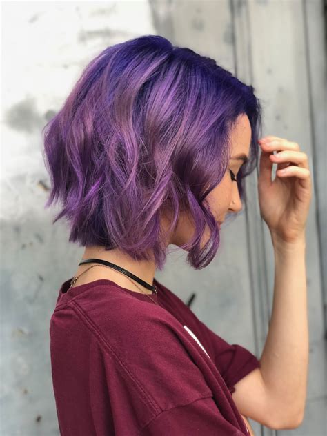 Short Purple Hair Haircut Waves Curly Hair Coloración De Cabello