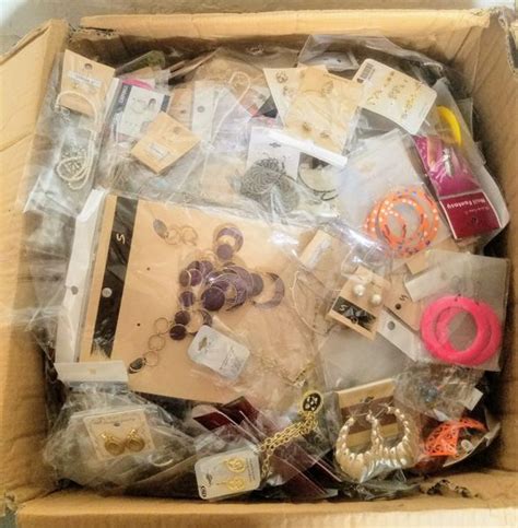 Wholesale Closeout Box Of 400 500 Pieces Of Fashion Jewelry Estimated