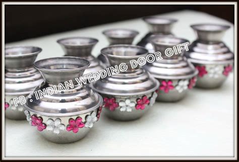 Gift ideas for wedding couple in india. Indian Wedding Door Gift