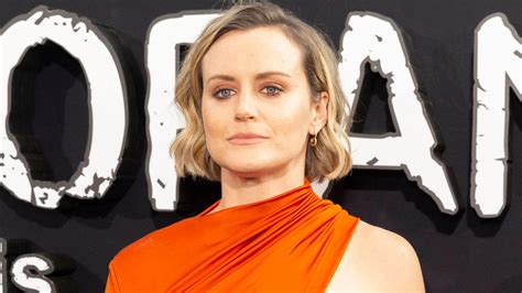 Taylor Schilling Comes Out As She Posts A Picture With Her Girlfriend