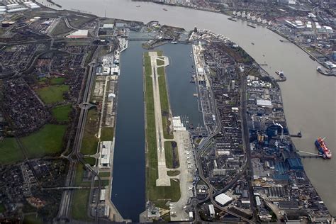Alert London City Airport Closed After Wwii Bomb Is Found In King