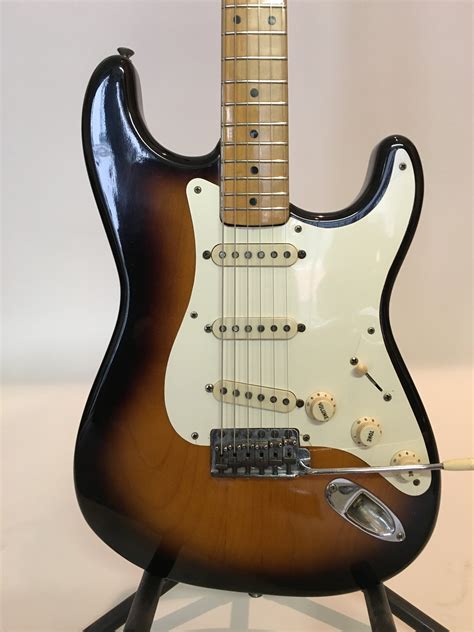 American Vintage 1957 Commemorative Stratocaster Fender Audiofanzine