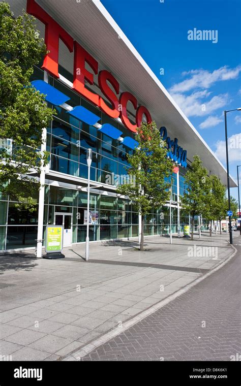 Exterior Of Tesco Extra Supermarket In Slough Berkshire England Stock