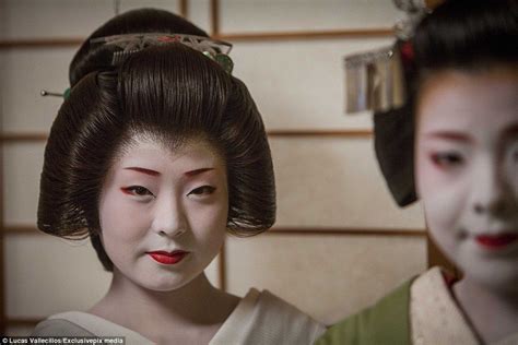 Inside The Secret World Of The Geisha Geisha Japanese Beauty Secrets
