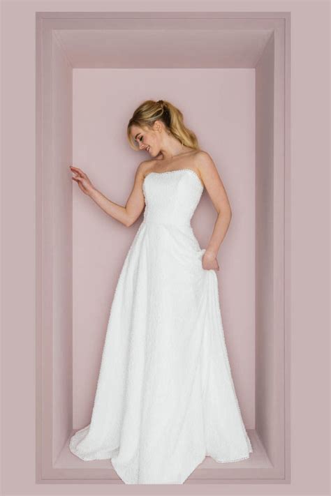 An erster stelle steht das hochzeitskleid. Brautkleider - schlicht, spitze & Vintage · küss die braut ...