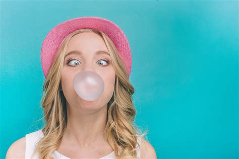Proponents of the chewing gum method refer to. Does Chewing Gum Really Take 7 Years to Digest? | Cookist.com