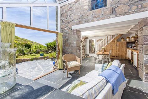 Speak with owners before booking. CASTAWAYS sleeps 4 | Holiday Cottages Sennen ...