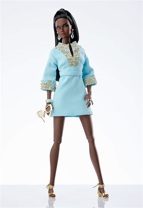First W Club Doll For 2021 Revealed Resort Ready Poppy Parker Is Going To Palm Springs
