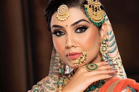 Beautiful Bindi Designs To Check Out This Year Add To Your Bridal
