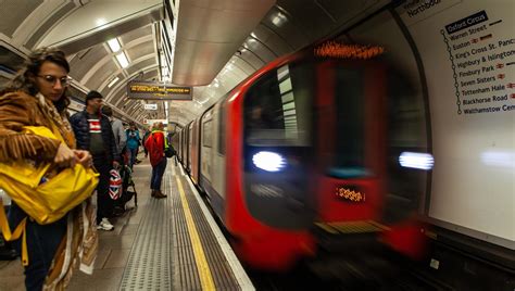 London Underground Polluted With Magnetic Particles Small Enough To