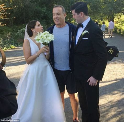Tom Hanks Crashes Wedding On A Run Photobombs Them In The Most Epic