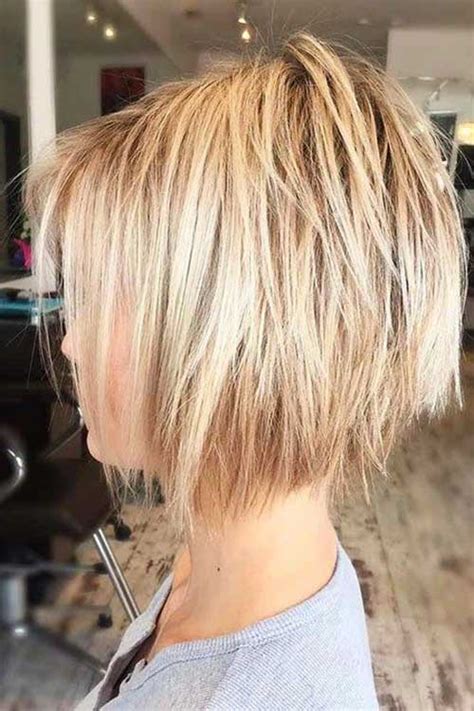 With a right lob, you won't have to worry about your face shape or hair texture as the cut ticks all the boxes! 25 Best Layered Haircuts for Women | Hairstyles and ...