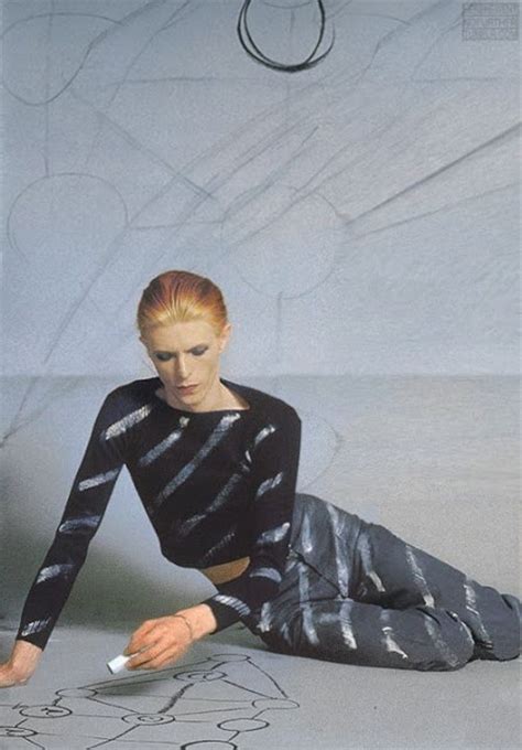 18 Vintage Photos Capture The Iconic Androgynous Style Of David Bowie