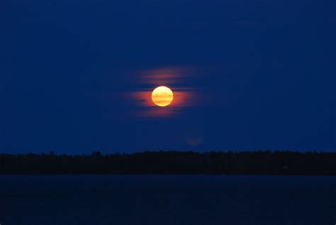 Lake Superior Moon As The Moon Came Up Over Lake Superior Flickr