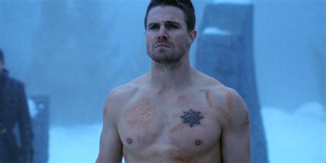 Arrow Throwback Video Is A Reminder Of Stephen Amell S Intense Training