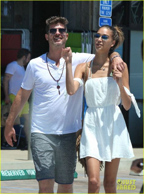 Photo Robin Thicke And Girlfriend April Love Geary Cant Keep Their Hands Off Each Other 08