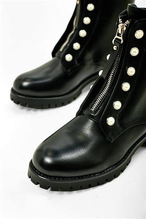 Pearl Boots In Black