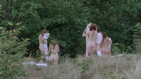 Naked Carolina Jurczak In À La Recherche Du Temps Perdu