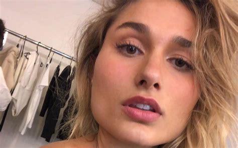 A estudante de moda tornou o seu perfil público na rede social recentemente e, desde então, é um lacre atrás do outro! Sasha Meneghel ignora polêmica da maconha, segue os passos ...