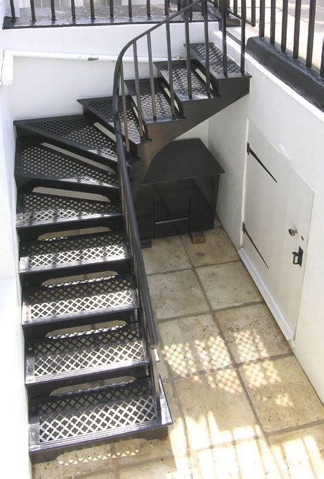 Roylr, sorry to have made light of your problem. The Geddes Project - A typical made-to-measure basement staircase with the winding treads that ...