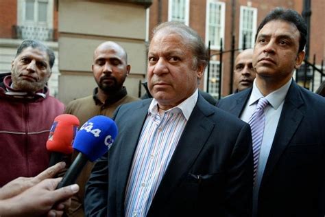 ousted pakistani prime minister nawaz sharif returns to face trial the straits times