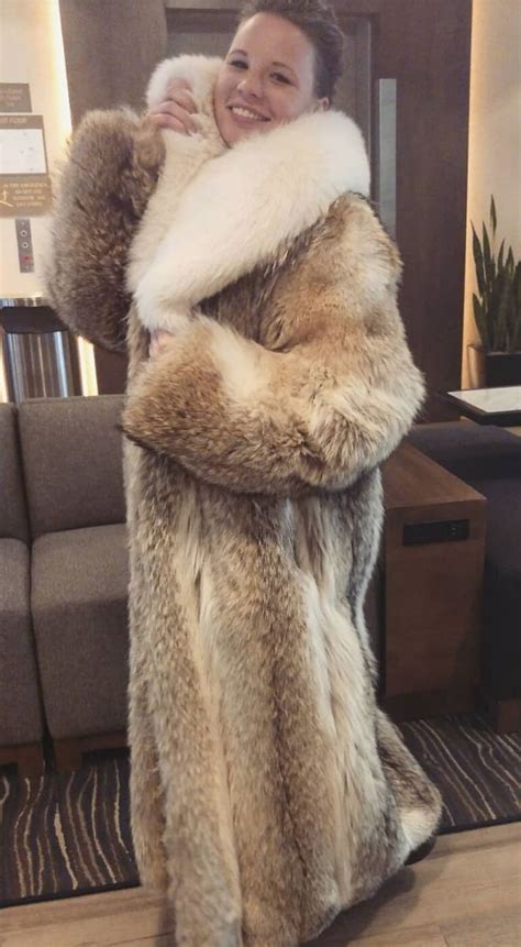 Pin By Johan T On Pälsar Till Henne 3 Fur Coat Fashion Fur Coats Women Mens Fur Coat