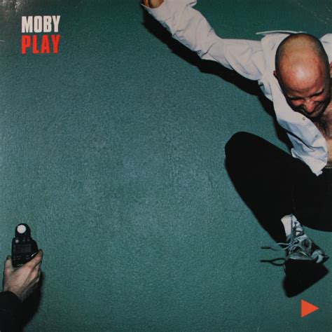 Moby De Retour Avec This Is Not Our World Zoom Sur Trois De Ses