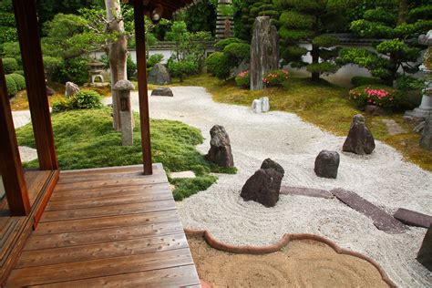 A közel 6 hektáros, ősfás terület nyugalmat és feltöltődést kínál az ideérkező vendégeknek. Le jardin japonais, le jardin zen la nouvelle tendance ...