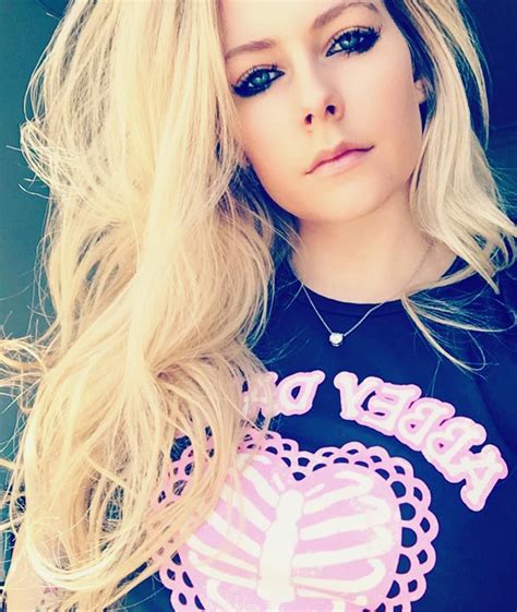 2271 Mil Curtidas 3157 Comentários Avril Lavigne Avrillavigne No Instagram “selfie In