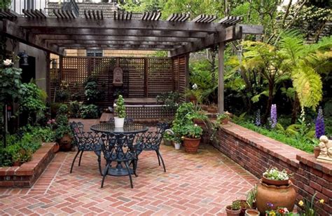 Awesome 23 Wonderful Small Brick Patio Design Ideas On Your Front Yard