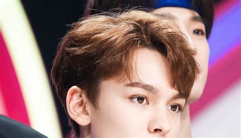 Soobin (수빈) is the second member introduced from the new boy group tomorrow x together (투모로우바이투게더) under the agency big hit entertainment. SEVENTEEN Vernon's Reaction To TXT Soobin's Height Is ...
