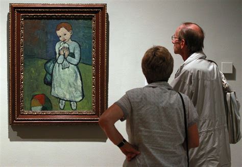 People Looking At Art In Gallery People Look At The Picasso Art Art World Love Art