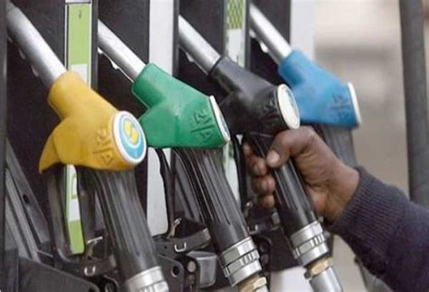 Benzineprijs hallo allemaal, er zijn nu al geruchten dat de benzineprijs voor de zomervakantie tot 1,80 € per liter zal stijgen. Petrol price hike of 11 paise in Chennai || சென்னையில் ...