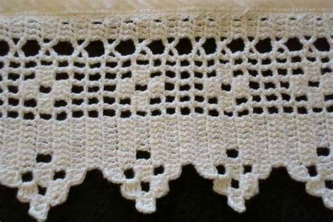 Bico de crochê branco com desenhos diferentes Foto de Tapetes Croche