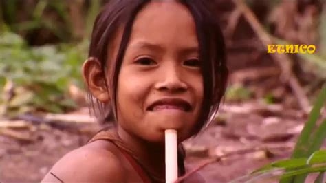 ZoÉ Tribu Aislada Del Amazonas Youtube