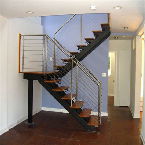 China Interior Solid Wood Staircase With Tempered Glass Railing Design