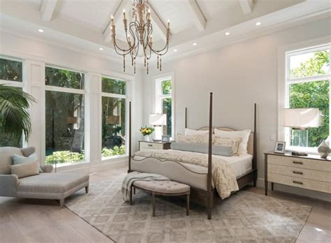 Master bedroom sitting areas like this feel more formal and almost create a small living room area in your bedroom. 70 Master Bedrooms with Sitting Areas (Sofa, Chairs ...