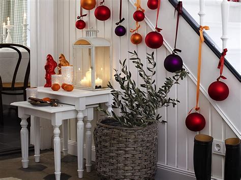 Popular items for decorating your home. 23 Gorgeous Christmas Staircase Decorating Ideas