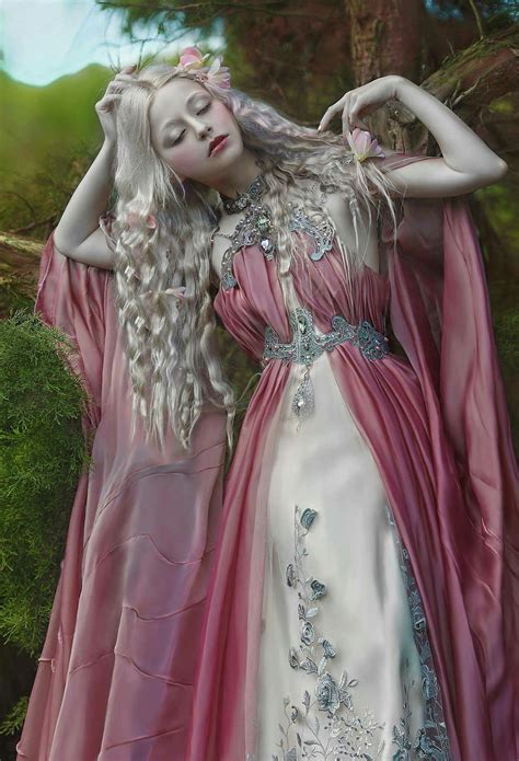 Pin By 𝕷𝖚𝖆𝖓 𝕾𝖙𝖔𝖐𝖊𝖘 On Female Beauty Fairy Dress Fantasy Dress