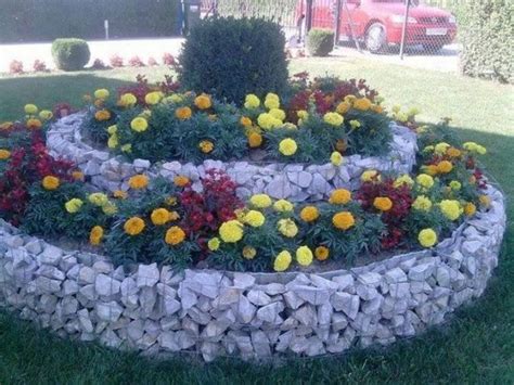 16 Amazing and Cool Raised Garden Bed Ideas For Your Backyard