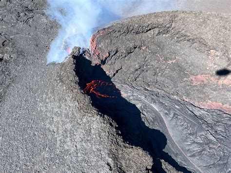 Mauna Loa Eruption Day Volcano Continues To Simmer Down Big Island Now