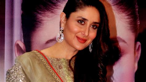 Kareena Kapoor Khans Look In Festive Indian Dressing L Vogue India