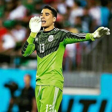 La selección mexicana sufrió de más contra costa rica en el partido por la final de la concacaf nations league. memo ochoa . | Mejor portero del mundo, Seleccion mexicana ...