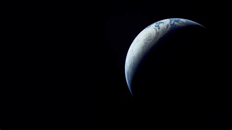 A Crescent Earth As Seen From The Unmanned Apollo 4 Spacecraft 1967 R Space